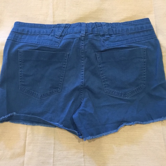 Elle shorts - Picture 2 of 2
